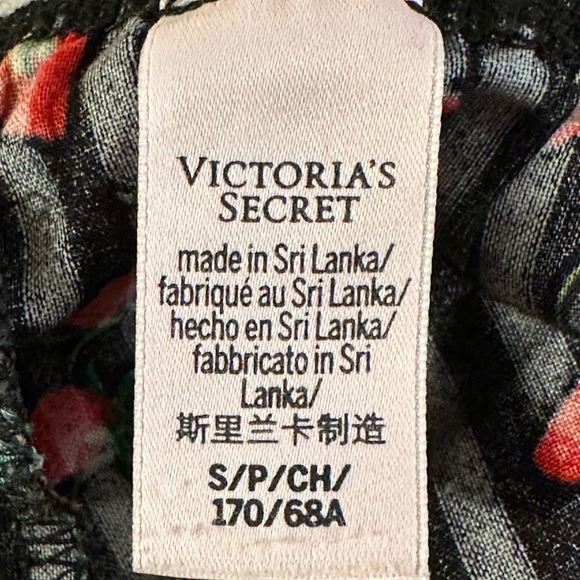 Victoria's Secret Women's‎ Small Pajama Set  Floral Logo Tee & Shorts Strawberry - Picture 7 of 10